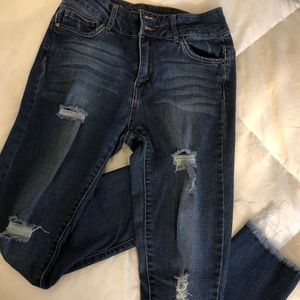 Distressed skinny jeans